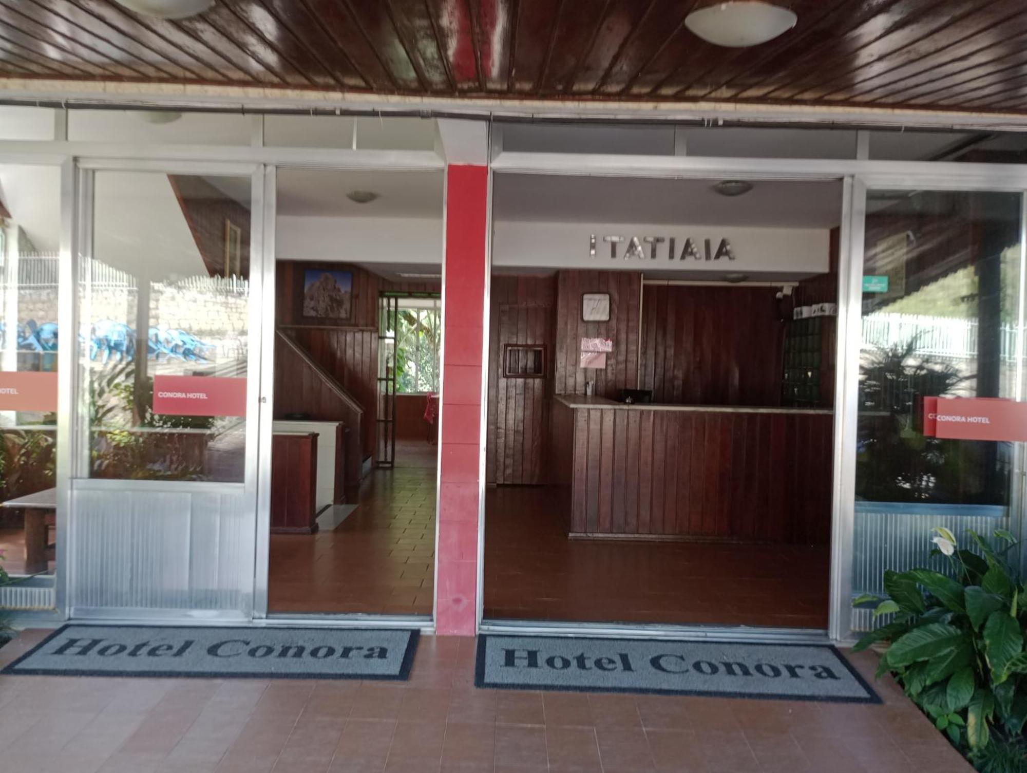 Conora Hotel Итатиая Екстериор снимка